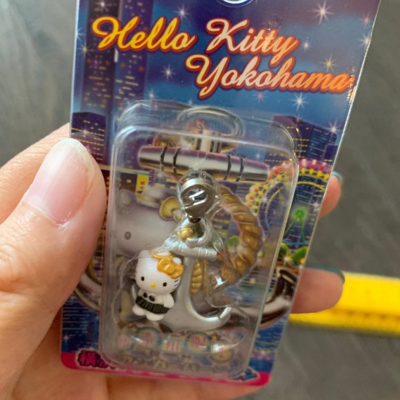 2008 HELLO KITTY ANCHOR CELL CHARM - Picture 4 of 8